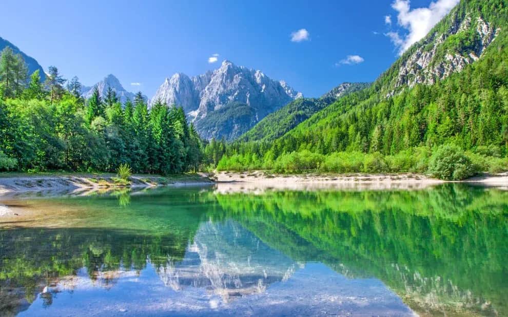 Jeziora Wielkie - odkryj historię, mieszkańców i lokalne atrakcje