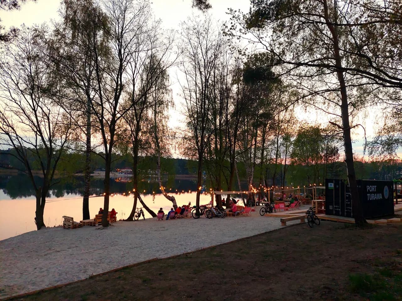 Najlepsze miejsca na camping nad jeziorem Turawskim z atrakcjami